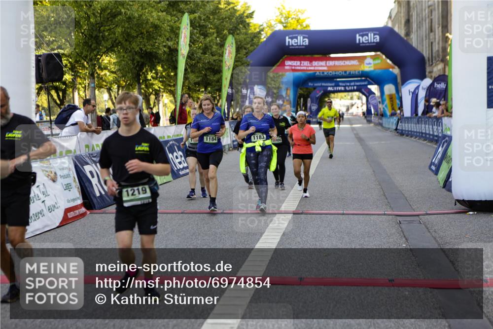01.09.2024 - BARMER Alsterlauf Kathrin Stürmer Photography http://msf.ph/oto/6974854 01.09.2024 11:44:31 Ziel 1010, 1050, 1076, 1095, 1096, 1102, 1133, 1153, 1155, 1165, 1183, 1184, 1191, 1195, 1203, 1219, 1225, 1226, 4006 meine-sportfotos.de