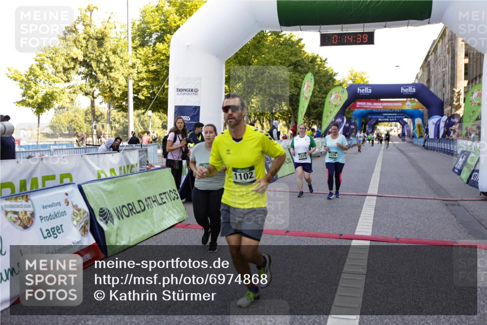 01.09.2024 - BARMER Alsterlauf Kathrin Stürmer Photography http://msf.ph/oto/6974868 01.09.2024 11:44:39 Ziel 1050, 1096, 1102, 1153, 1191, 1225, 1226 meine-sportfotos.de