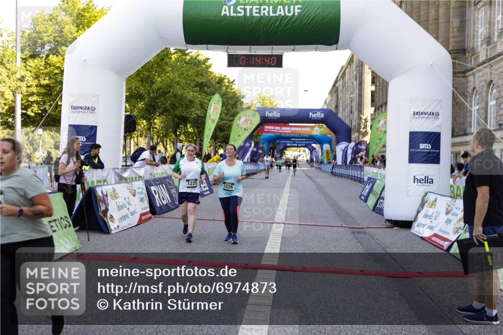 01.09.2024 - BARMER Alsterlauf Kathrin Stürmer Photography http://msf.ph/oto/6974873 01.09.2024 11:44:40 Ziel 1096, 1102, 1153, 1170, 1225, 1226 meine-sportfotos.de