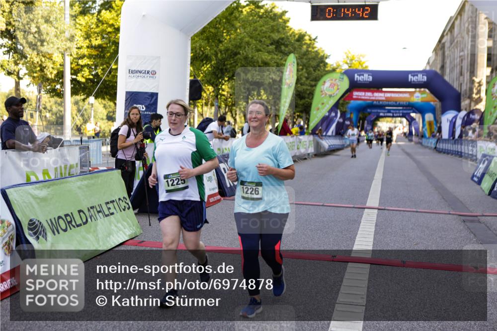 01.09.2024 - BARMER Alsterlauf Kathrin Stürmer Photography http://msf.ph/oto/6974878 01.09.2024 11:44:42 Ziel 1096, 1102, 1170, 1225, 1226 meine-sportfotos.de