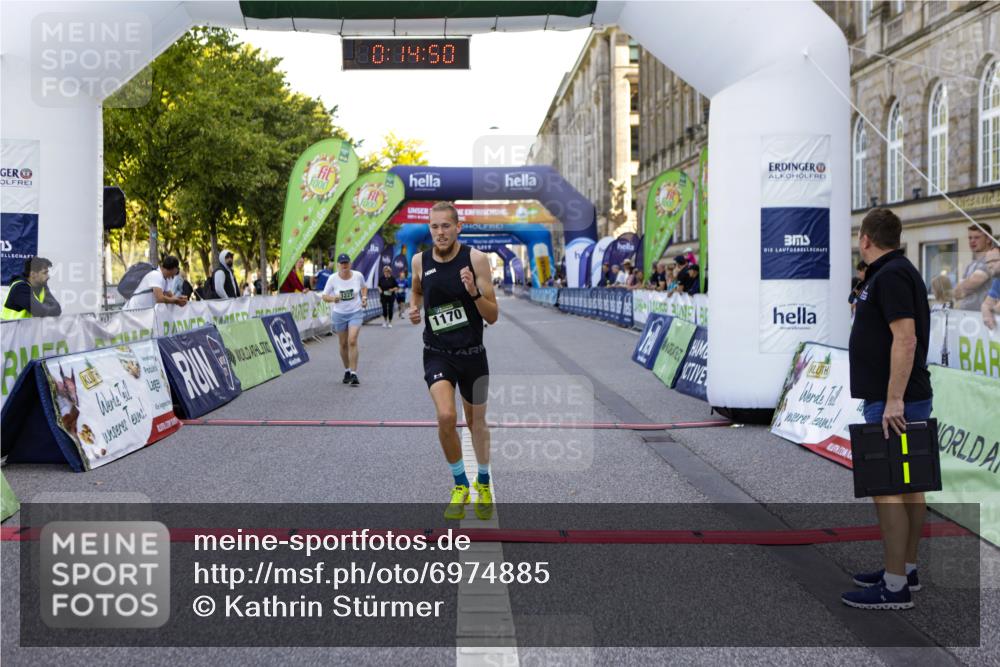 01.09.2024 - BARMER Alsterlauf Kathrin Stürmer Photography http://msf.ph/oto/6974885 01.09.2024 11:44:50 Ziel 1077, 1121, 1145, 1170, 1227 meine-sportfotos.de