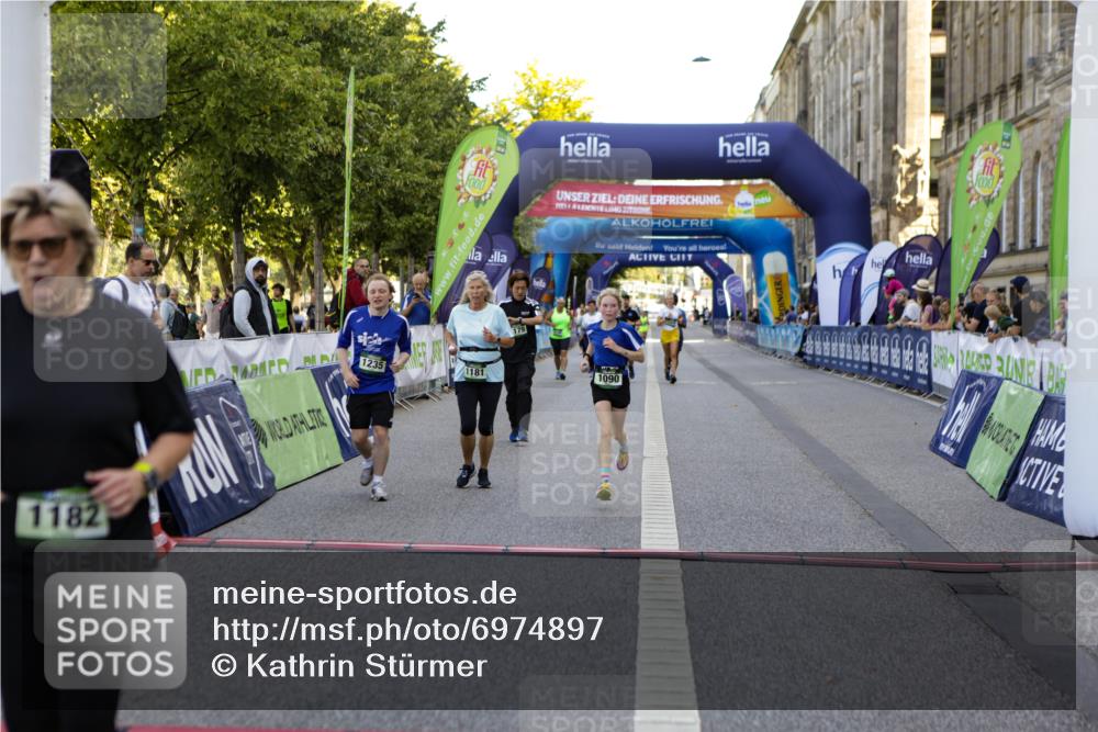 01.09.2024 - BARMER Alsterlauf Kathrin Stürmer Photography http://msf.ph/oto/6974897 01.09.2024 11:45:02 Ziel 1028, 1077, 1090, 1121, 1179, 1181, 1182, 1235 meine-sportfotos.de
