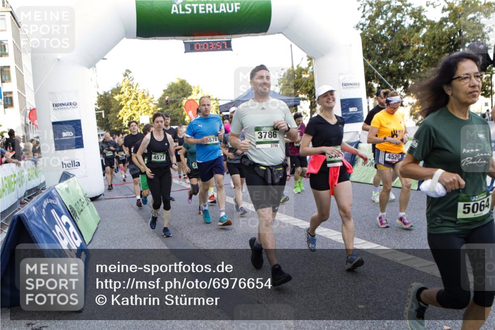 01.09.2024 - BARMER Alsterlauf Kathrin Stürmer Photography http://msf.ph/oto/6976654 01.09.2024 09:13:05 Ziel  meine-sportfotos.de