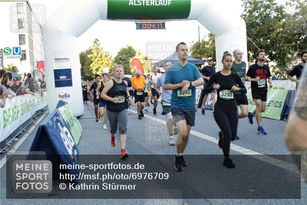 01.09.2024 - BARMER Alsterlauf Kathrin Stürmer Photography http://msf.ph/oto/6976709 01.09.2024 09:13:24 Ziel  meine-sportfotos.de
