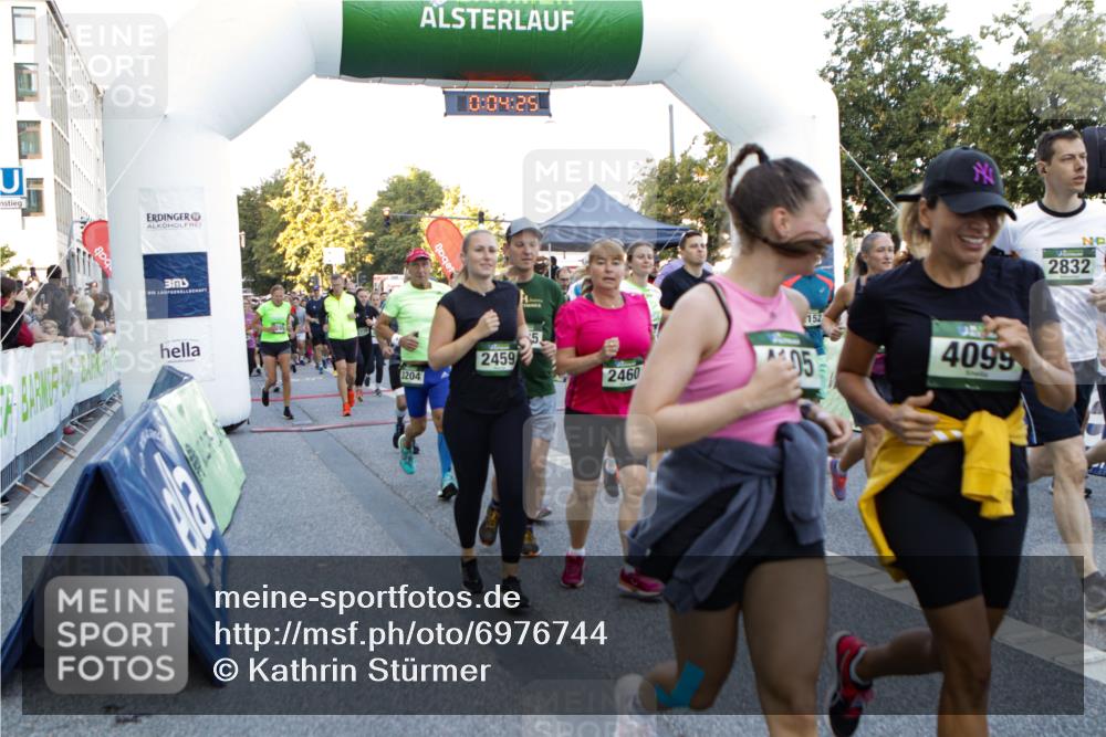 01.09.2024 - BARMER Alsterlauf Kathrin Stürmer Photography http://msf.ph/oto/6976744 01.09.2024 09:13:33 Ziel  meine-sportfotos.de
