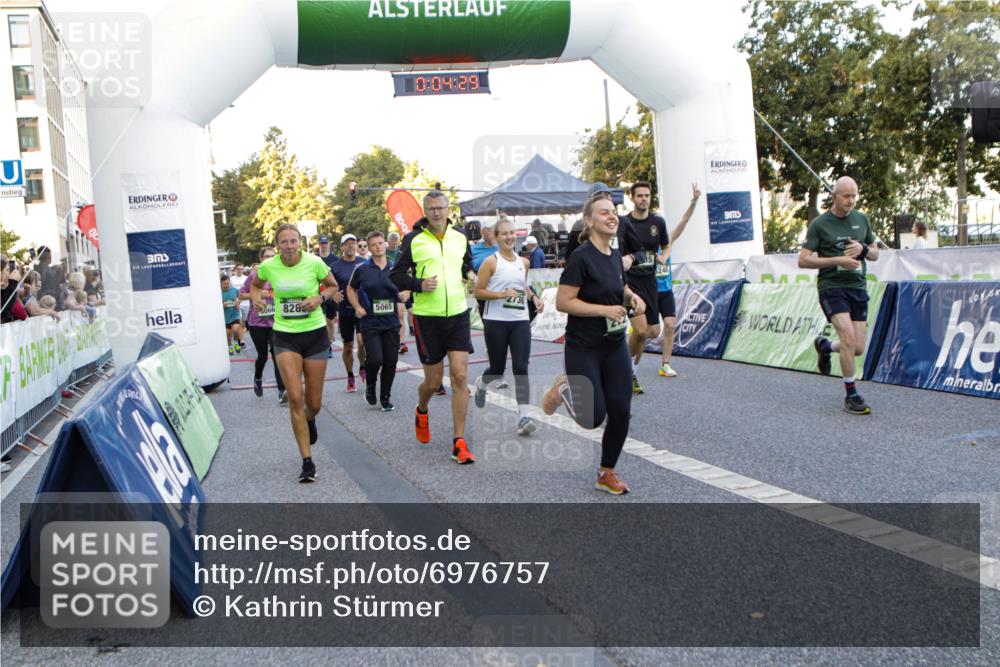 01.09.2024 - BARMER Alsterlauf Kathrin Stürmer Photography http://msf.ph/oto/6976757 01.09.2024 09:13:36 Ziel  meine-sportfotos.de