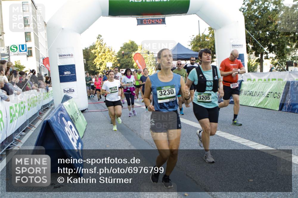 01.09.2024 - BARMER Alsterlauf Kathrin Stürmer Photography http://msf.ph/oto/6976799 01.09.2024 09:13:49 Ziel  meine-sportfotos.de