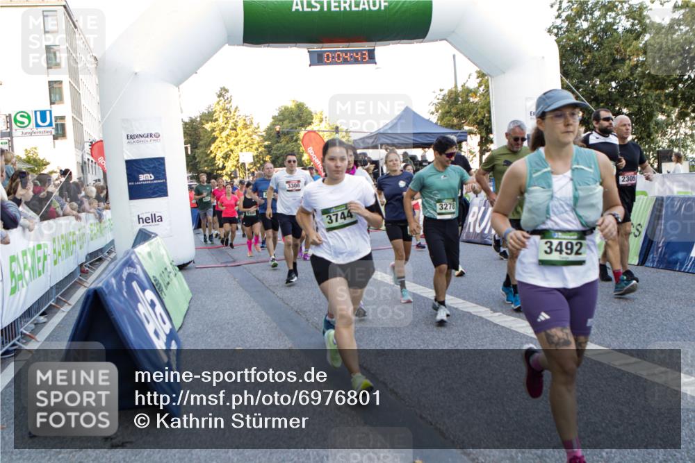 01.09.2024 - BARMER Alsterlauf Kathrin Stürmer Photography http://msf.ph/oto/6976801 01.09.2024 09:13:50 Ziel  meine-sportfotos.de