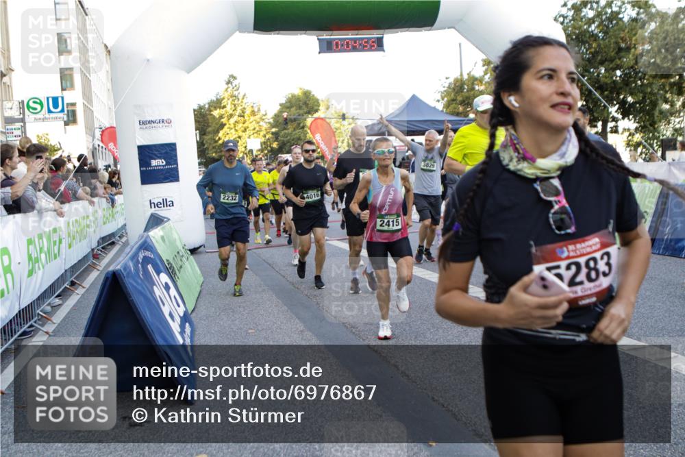 01.09.2024 - BARMER Alsterlauf Kathrin Stürmer Photography http://msf.ph/oto/6976867 01.09.2024 09:14:02 Ziel  meine-sportfotos.de