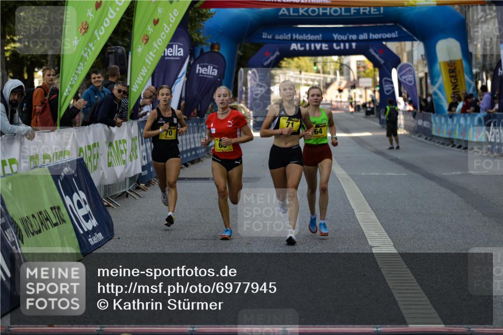 01.09.2024 - BARMER Alsterlauf Kathrin Stürmer Photography http://msf.ph/oto/6977945 01.09.2024 11:11:26 Ziel 64, 66, 70, 71 meine-sportfotos.de