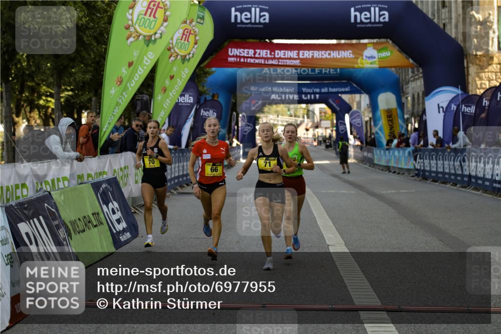 01.09.2024 - BARMER Alsterlauf Kathrin Stürmer Photography http://msf.ph/oto/6977955 01.09.2024 11:11:27 Ziel 64, 66, 70, 71 meine-sportfotos.de