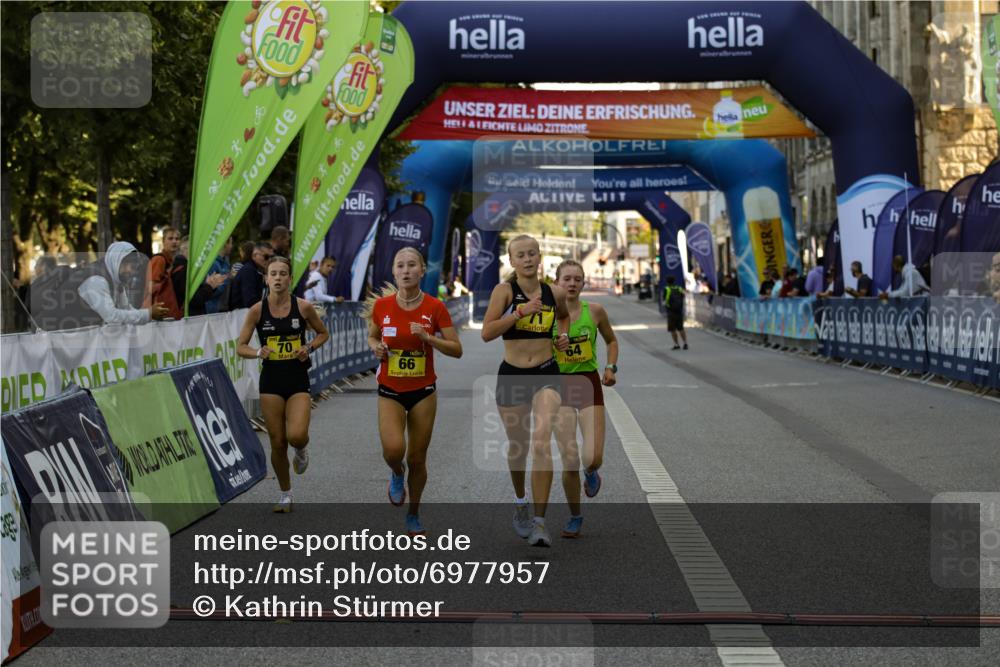 01.09.2024 - BARMER Alsterlauf Kathrin Stürmer Photography http://msf.ph/oto/6977957 01.09.2024 11:11:28 Ziel 64, 66, 70, 71 meine-sportfotos.de