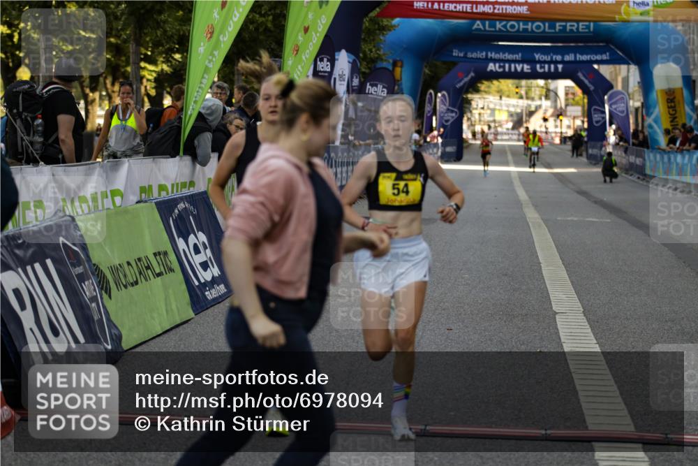 01.09.2024 - BARMER Alsterlauf Kathrin Stürmer Photography http://msf.ph/oto/6978094 01.09.2024 11:14:34 Ziel 54, 59, 61, 62, 76 meine-sportfotos.de