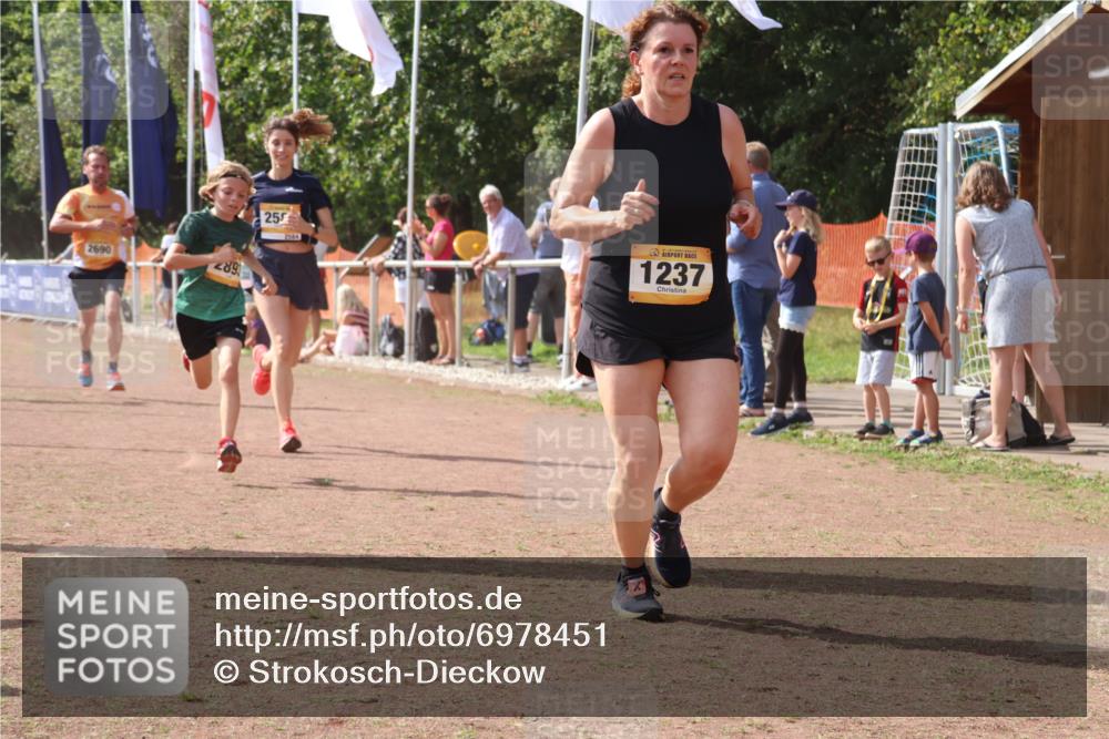 08.09.2024 - Airport Race Strokosch-Dieckow http://msf.ph/oto/6978451 08.09.2024 12:10:59 Ziel 1237, 2584, 2619, 2638, 2690, 2755, 2756, 2893, 2901 meine-sportfotos.de