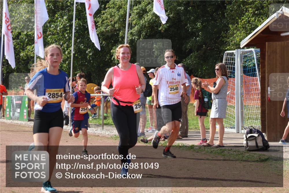 08.09.2024 - Airport Race Strokosch-Dieckow http://msf.ph/oto/6981049 08.09.2024 12:16:02 Ziel 225, 276, 1020, 2540, 2541, 2543, 2591, 2595, 2604, 2645, 2799, 2802, 2804, 2827, 2854, 3057 meine-sportfotos.de