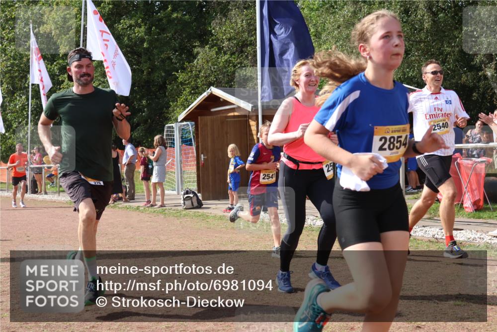 08.09.2024 - Airport Race Strokosch-Dieckow http://msf.ph/oto/6981094 08.09.2024 12:16:05 Ziel 225, 276, 1020, 2540, 2541, 2543, 2586, 2604, 2799, 2802, 2804, 2827, 2854, 3057 meine-sportfotos.de