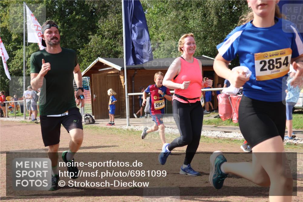 08.09.2024 - Airport Race Strokosch-Dieckow http://msf.ph/oto/6981099 08.09.2024 12:16:05 Ziel 225, 276, 1020, 2540, 2541, 2543, 2586, 2604, 2799, 2802, 2804, 2827, 2854, 3057 meine-sportfotos.de