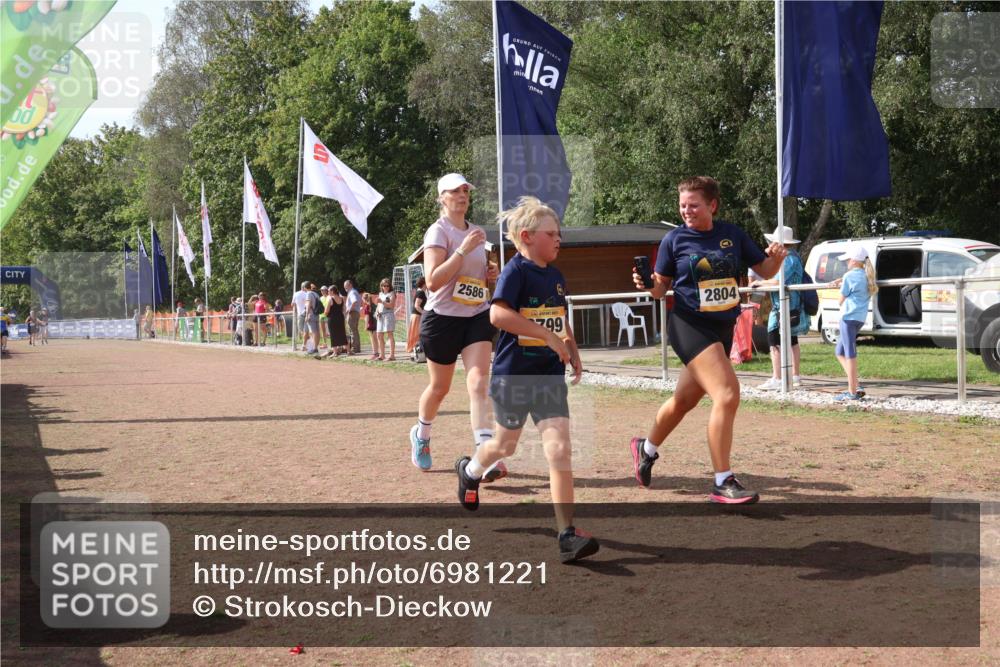 08.09.2024 - Airport Race Strokosch-Dieckow http://msf.ph/oto/6981221 08.09.2024 12:16:12 Ziel 2586, 2799, 2802, 2804, 2827 meine-sportfotos.de