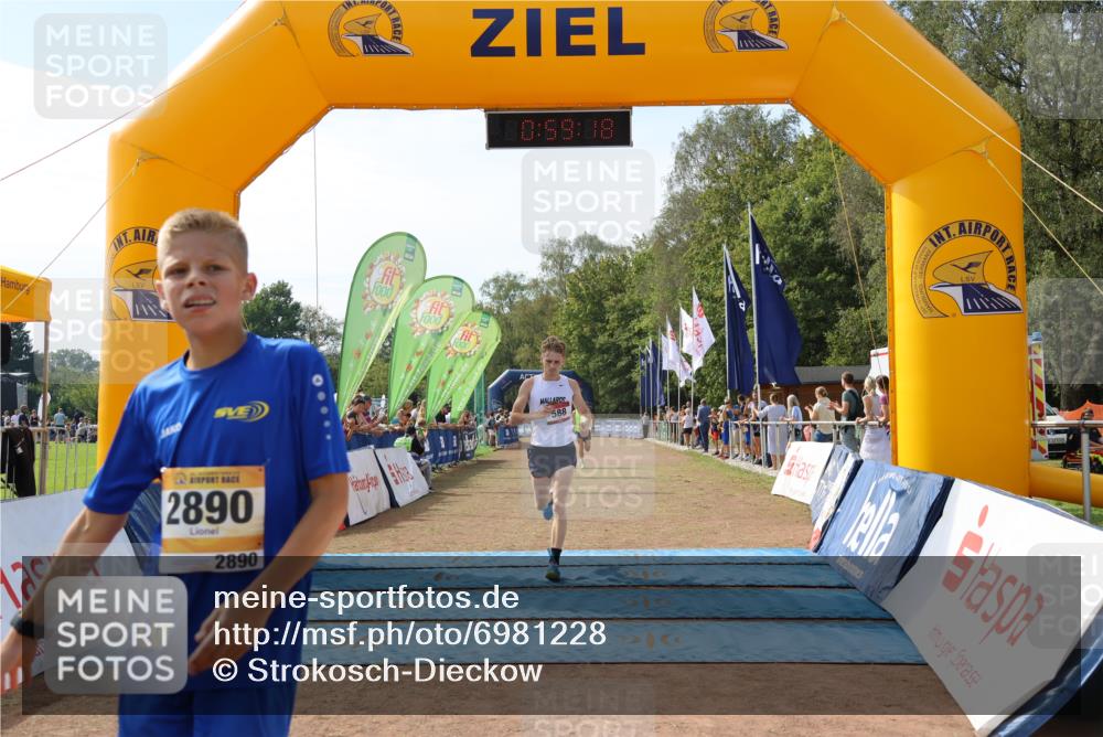 08.09.2024 - Airport Race Strokosch-Dieckow http://msf.ph/oto/6981228 08.09.2024 12:00:00 Ziel 5, 588, 2890, 3142 meine-sportfotos.de