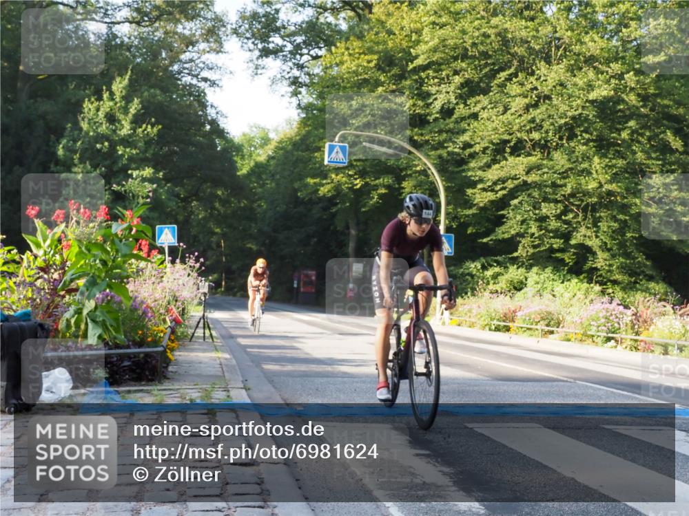 08.09.2024 - Stadtparktriathlon Zöllner http://msf.ph/oto/6981624 08.09.2024 09:11:54 Radfahren 11, 18, 45, 124, 138, 140, 144 meine-sportfotos.de