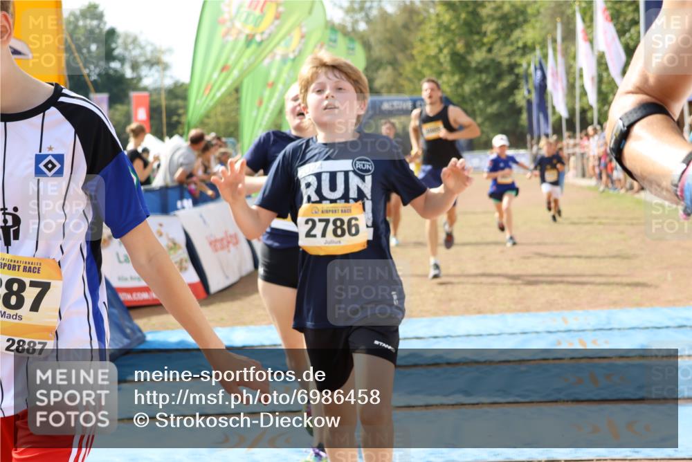 08.09.2024 - Airport Race Strokosch-Dieckow http://msf.ph/oto/6986458 08.09.2024 12:05:44 Ziel 52, 294, 2639, 2654, 2742, 2786, 2835, 2887, 3005, 3028 meine-sportfotos.de