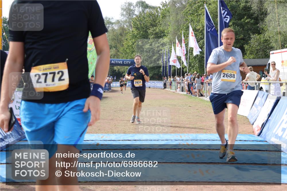 08.09.2024 - Airport Race Strokosch-Dieckow http://msf.ph/oto/6986682 08.09.2024 12:07:11 Ziel 2688, 2772, 2831 meine-sportfotos.de