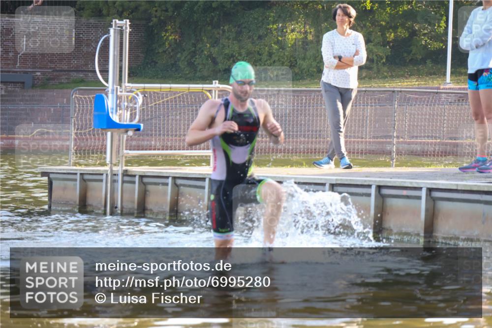 08.09.2024 - Stadtparktriathlon Luisa Fischer http://msf.ph/oto/6995280 08.09.2024 08:44:52 Schwimmen 69 meine-sportfotos.de