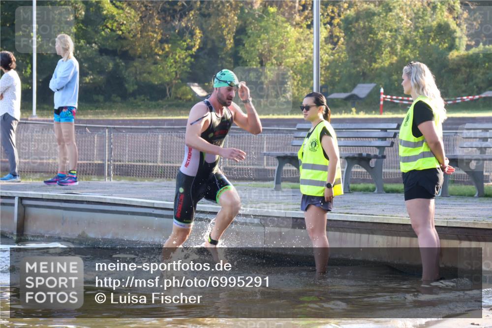 08.09.2024 - Stadtparktriathlon Luisa Fischer http://msf.ph/oto/6995291 08.09.2024 08:44:55 Schwimmen 69 meine-sportfotos.de