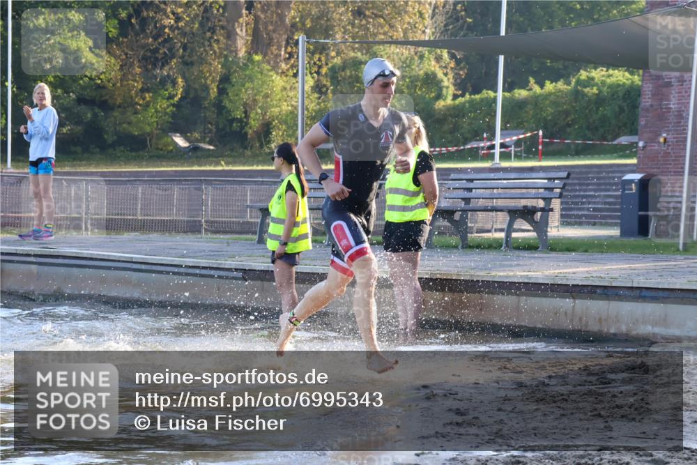 08.09.2024 - Stadtparktriathlon Luisa Fischer http://msf.ph/oto/6995343 08.09.2024 08:45:11 Schwimmen 87 meine-sportfotos.de