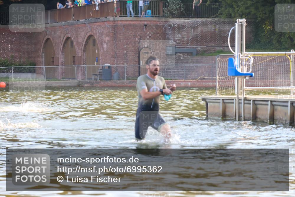 08.09.2024 - Stadtparktriathlon Luisa Fischer http://msf.ph/oto/6995362 08.09.2024 08:45:18 Schwimmen 53 meine-sportfotos.de