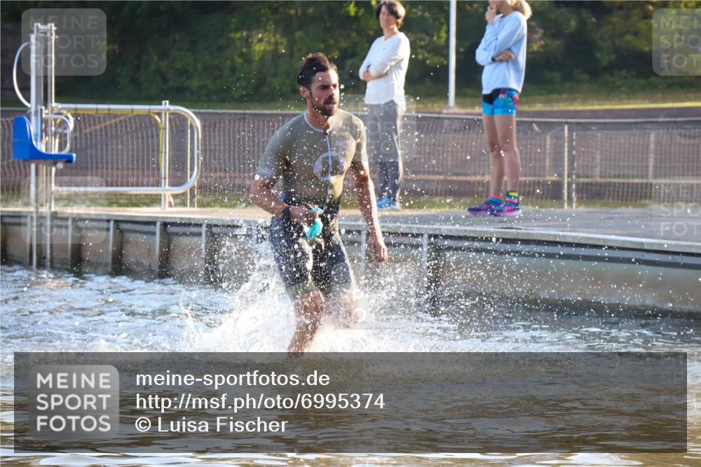 08.09.2024 - Stadtparktriathlon Luisa Fischer http://msf.ph/oto/6995374 08.09.2024 08:45:21 Schwimmen 53 meine-sportfotos.de