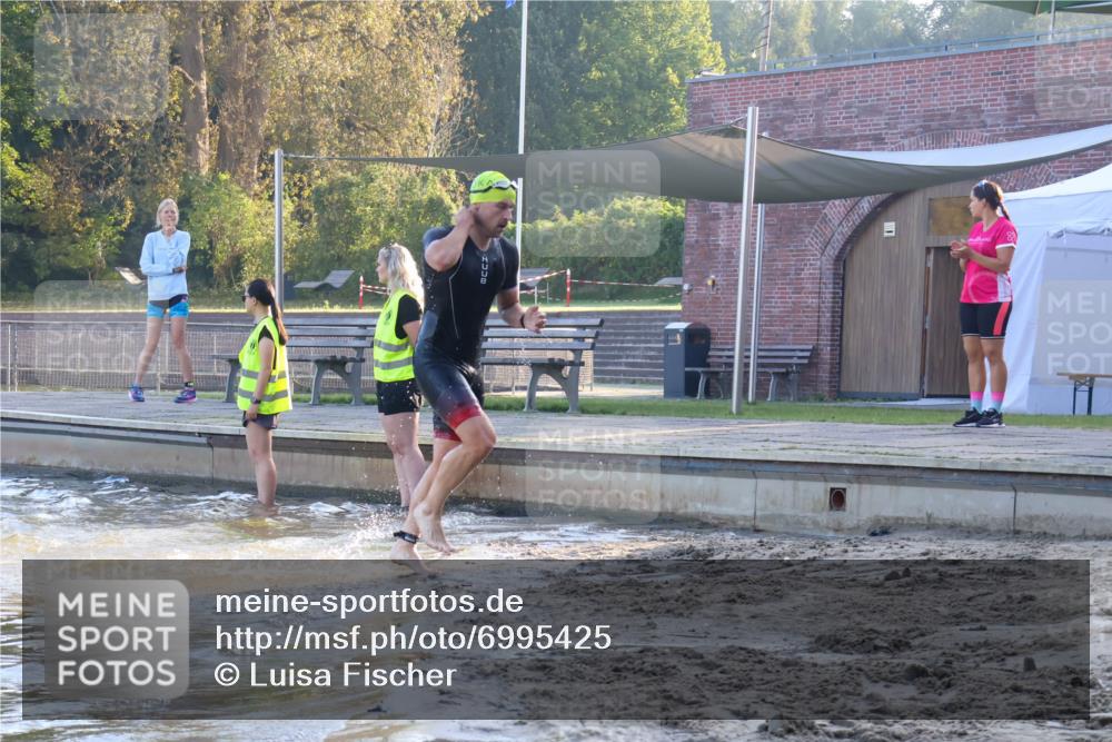08.09.2024 - Stadtparktriathlon Luisa Fischer http://msf.ph/oto/6995425 08.09.2024 08:45:30 Schwimmen 11, 17 meine-sportfotos.de