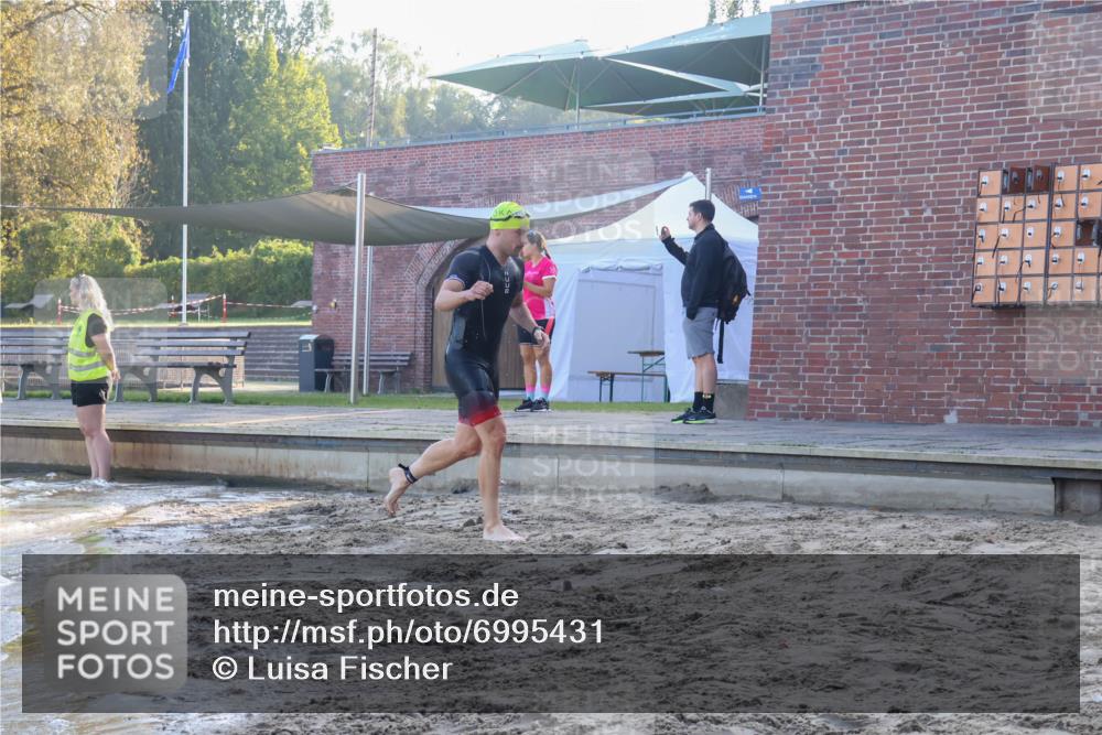 08.09.2024 - Stadtparktriathlon Luisa Fischer http://msf.ph/oto/6995431 08.09.2024 08:45:31 Schwimmen 11, 17, 49 meine-sportfotos.de