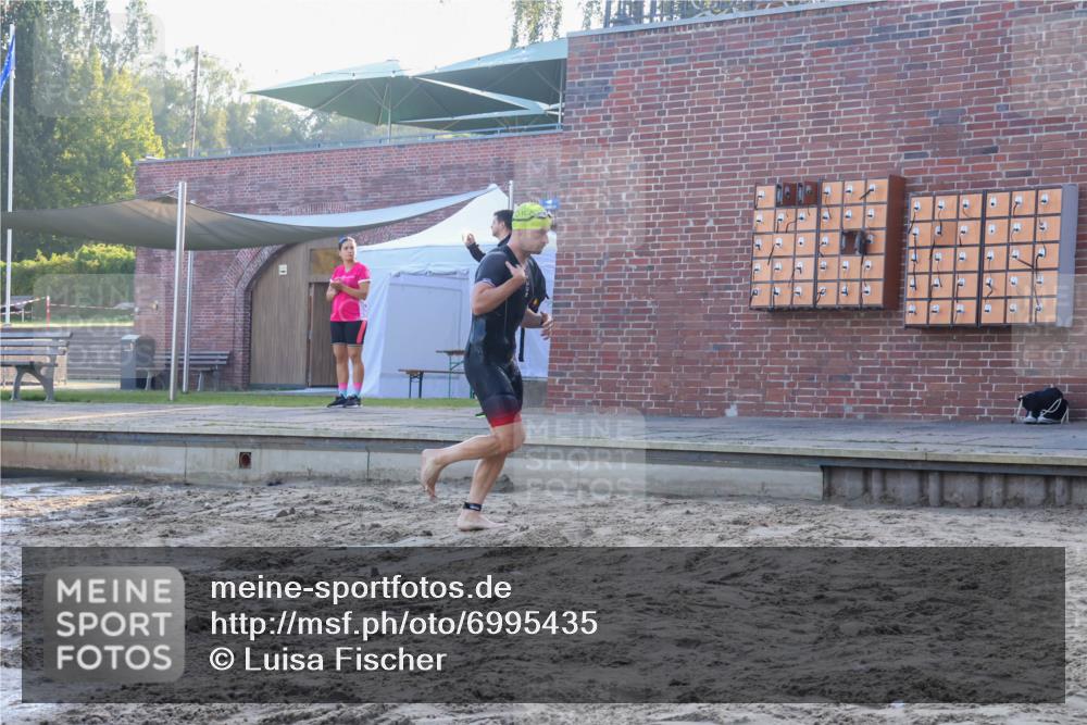 08.09.2024 - Stadtparktriathlon Luisa Fischer http://msf.ph/oto/6995435 08.09.2024 08:45:32 Schwimmen 11, 17, 49, 75 meine-sportfotos.de