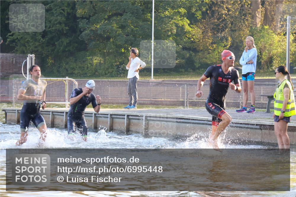 08.09.2024 - Stadtparktriathlon Luisa Fischer http://msf.ph/oto/6995448 08.09.2024 08:45:37 Schwimmen 11, 17, 49, 75 meine-sportfotos.de