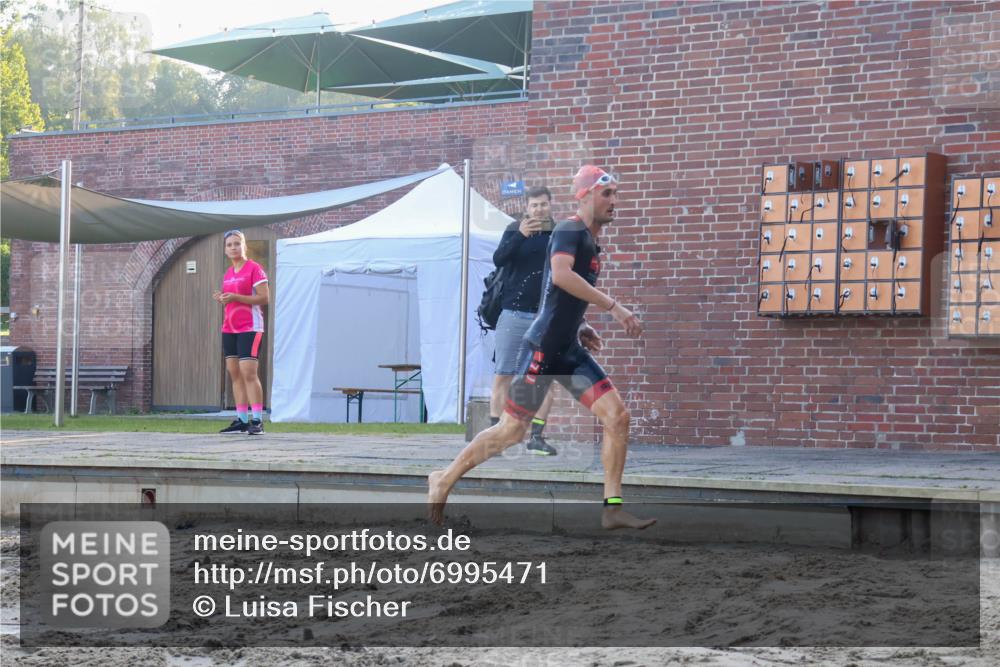 08.09.2024 - Stadtparktriathlon Luisa Fischer http://msf.ph/oto/6995471 08.09.2024 08:45:40 Schwimmen 11, 49, 59, 75 meine-sportfotos.de