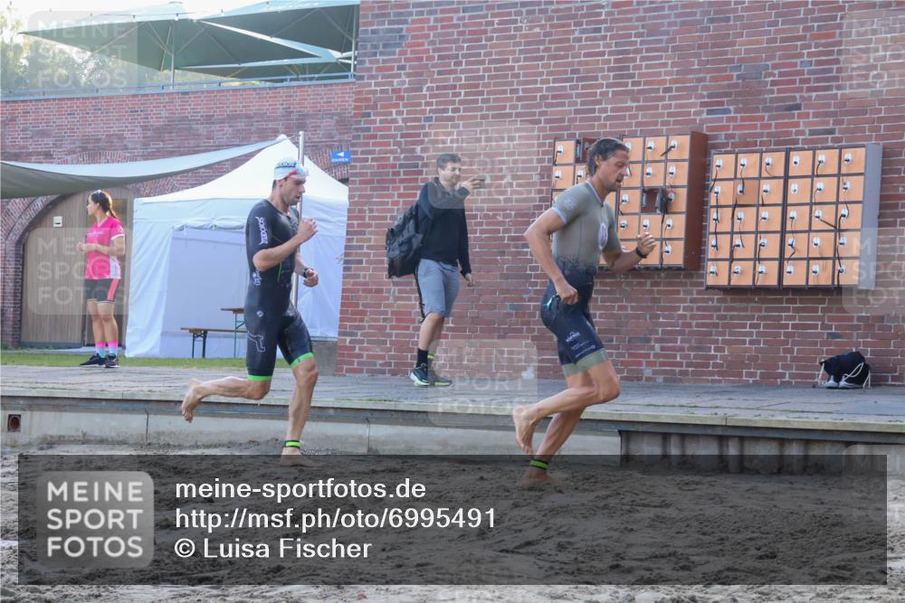 08.09.2024 - Stadtparktriathlon Luisa Fischer http://msf.ph/oto/6995491 08.09.2024 08:45:42 Schwimmen 11, 49, 59, 75 meine-sportfotos.de