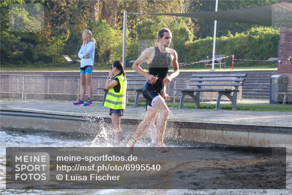 08.09.2024 - Stadtparktriathlon Luisa Fischer http://msf.ph/oto/6995540 08.09.2024 08:45:58 Schwimmen 5, 32, 51, 56 meine-sportfotos.de