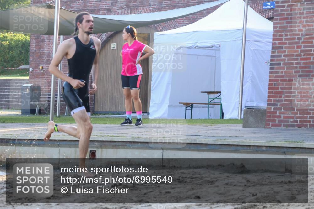 08.09.2024 - Stadtparktriathlon Luisa Fischer http://msf.ph/oto/6995549 08.09.2024 08:45:59 Schwimmen 5, 32, 51, 56 meine-sportfotos.de