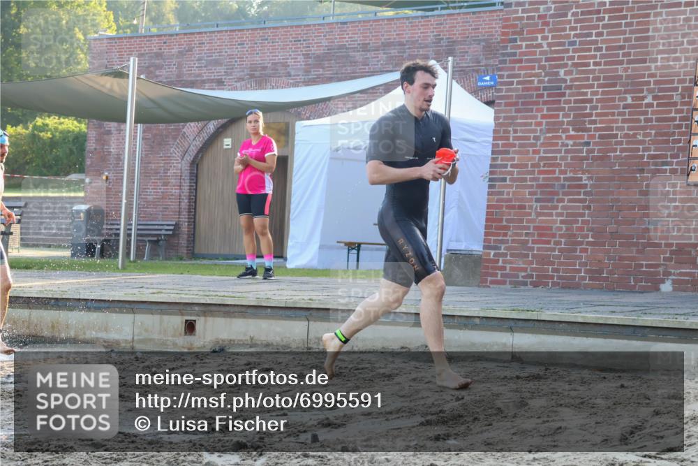 08.09.2024 - Stadtparktriathlon Luisa Fischer http://msf.ph/oto/6995591 08.09.2024 08:46:06 Schwimmen 5, 32, 38, 51 meine-sportfotos.de