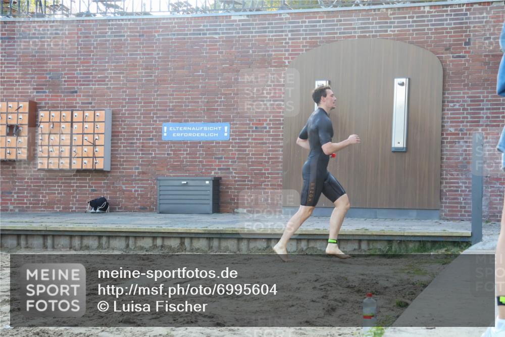 08.09.2024 - Stadtparktriathlon Luisa Fischer http://msf.ph/oto/6995604 08.09.2024 08:46:08 Schwimmen 5, 32, 38, 51 meine-sportfotos.de