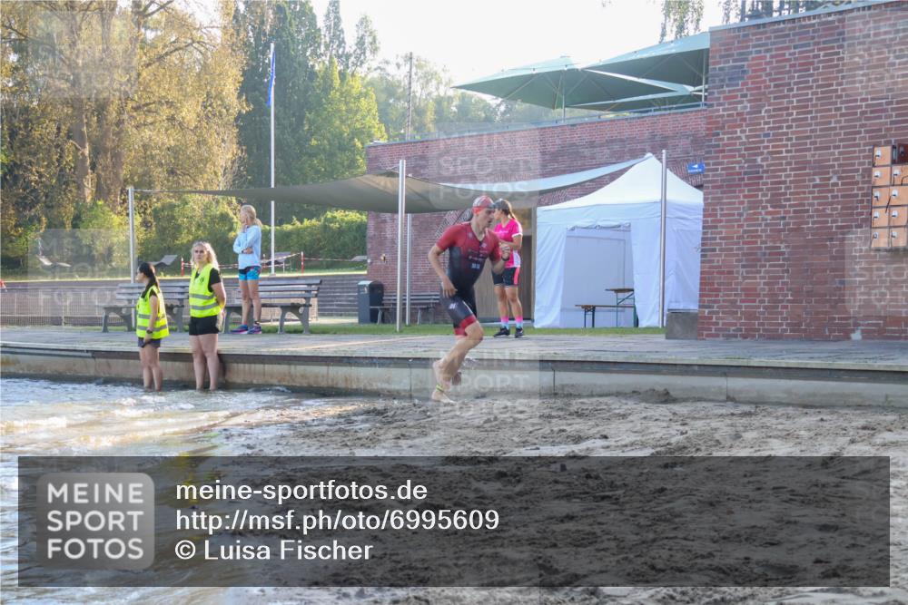 08.09.2024 - Stadtparktriathlon Luisa Fischer http://msf.ph/oto/6995609 08.09.2024 08:46:10 Schwimmen 32, 38, 51 meine-sportfotos.de