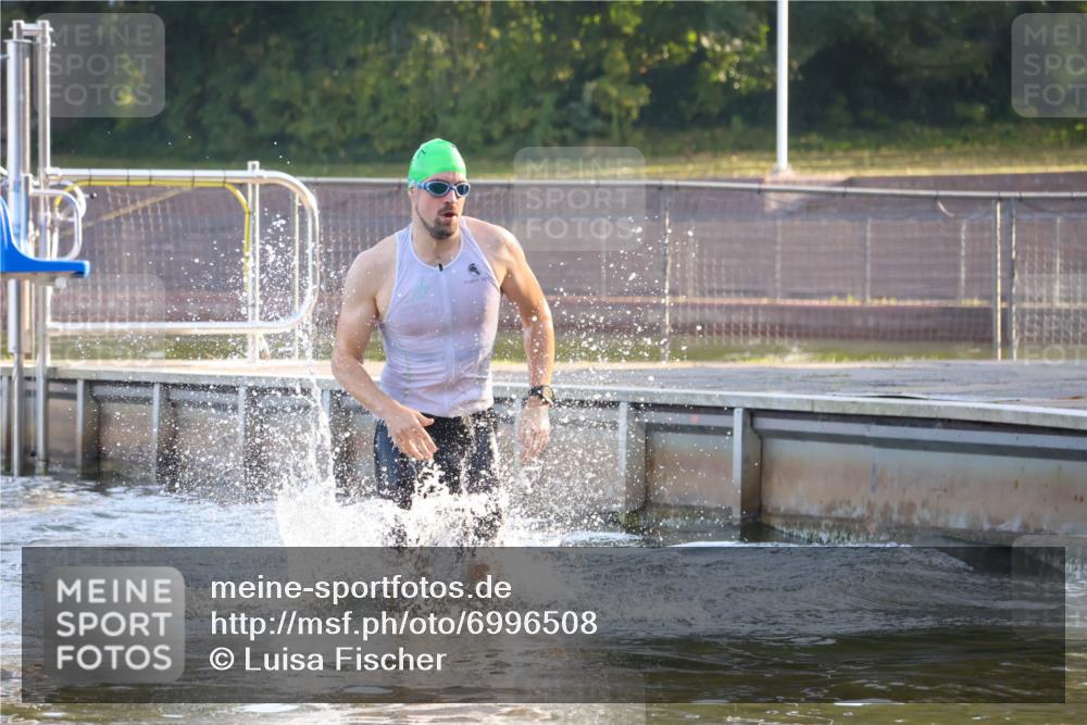 08.09.2024 - Stadtparktriathlon Luisa Fischer http://msf.ph/oto/6996508 08.09.2024 08:57:12 Schwimmen 114, 122 meine-sportfotos.de