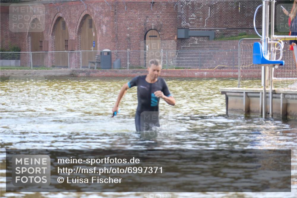 08.09.2024 - Stadtparktriathlon Luisa Fischer http://msf.ph/oto/6997371 08.09.2024 08:59:56 Schwimmen 124 meine-sportfotos.de
