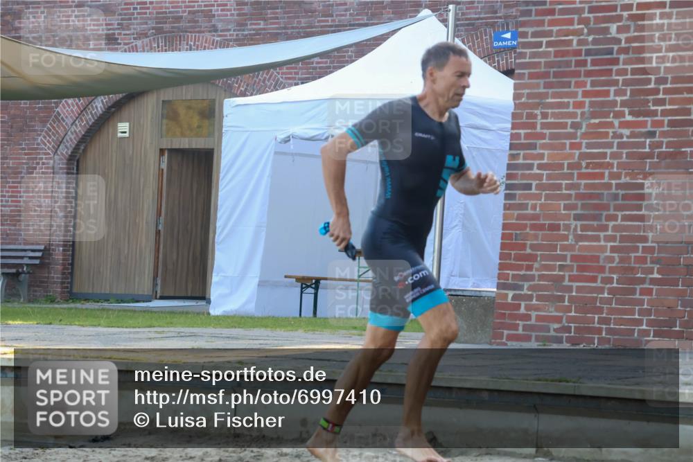 08.09.2024 - Stadtparktriathlon Luisa Fischer http://msf.ph/oto/6997410 08.09.2024 09:00:07 Schwimmen 121 meine-sportfotos.de