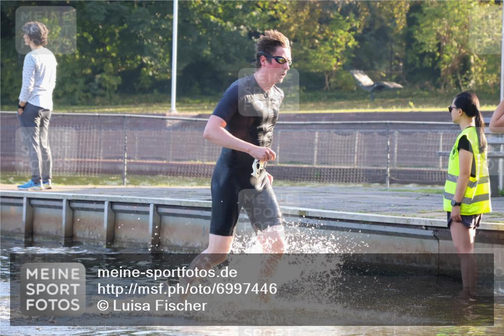 08.09.2024 - Stadtparktriathlon Luisa Fischer http://msf.ph/oto/6997446 08.09.2024 09:00:20 Schwimmen 111 meine-sportfotos.de