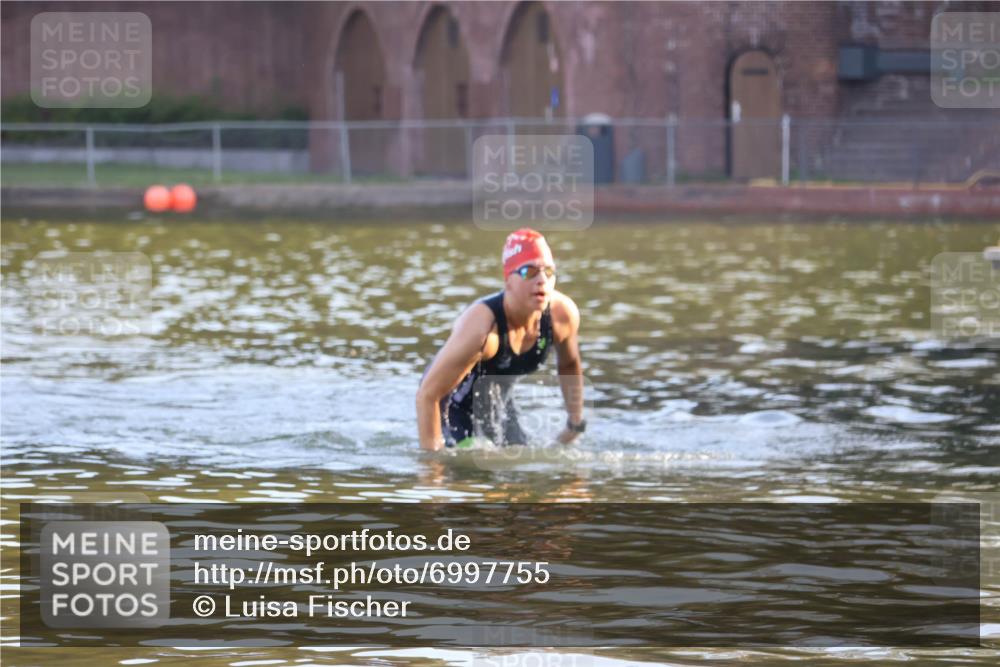 08.09.2024 - Stadtparktriathlon Luisa Fischer http://msf.ph/oto/6997755 08.09.2024 09:05:17 Schwimmen 133 meine-sportfotos.de