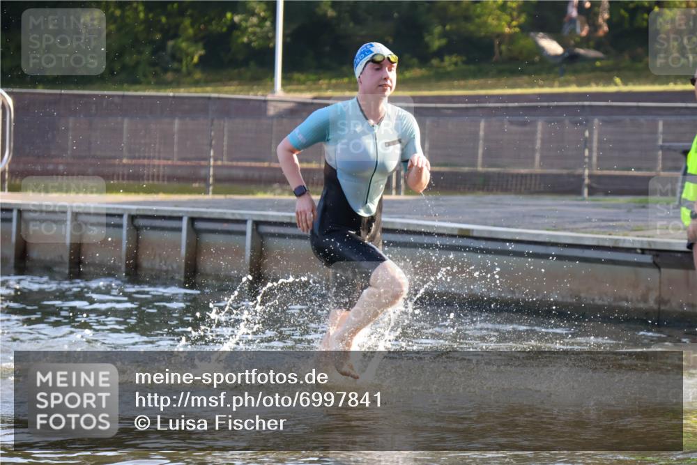 08.09.2024 - Stadtparktriathlon Luisa Fischer http://msf.ph/oto/6997841 08.09.2024 09:05:34 Schwimmen 159 meine-sportfotos.de