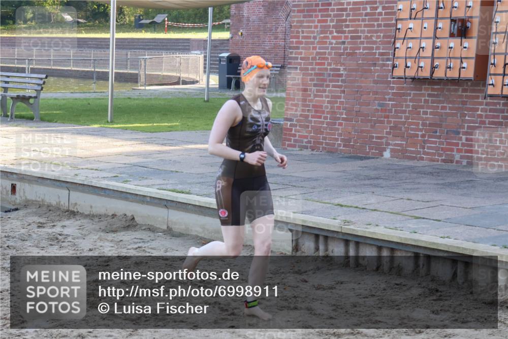 08.09.2024 - Stadtparktriathlon Luisa Fischer http://msf.ph/oto/6998911 08.09.2024 09:10:59 Schwimmen 141 meine-sportfotos.de