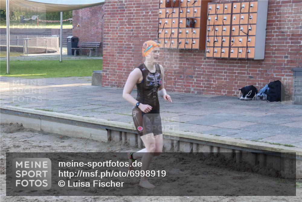 08.09.2024 - Stadtparktriathlon Luisa Fischer http://msf.ph/oto/6998919 08.09.2024 09:10:59 Schwimmen 141 meine-sportfotos.de